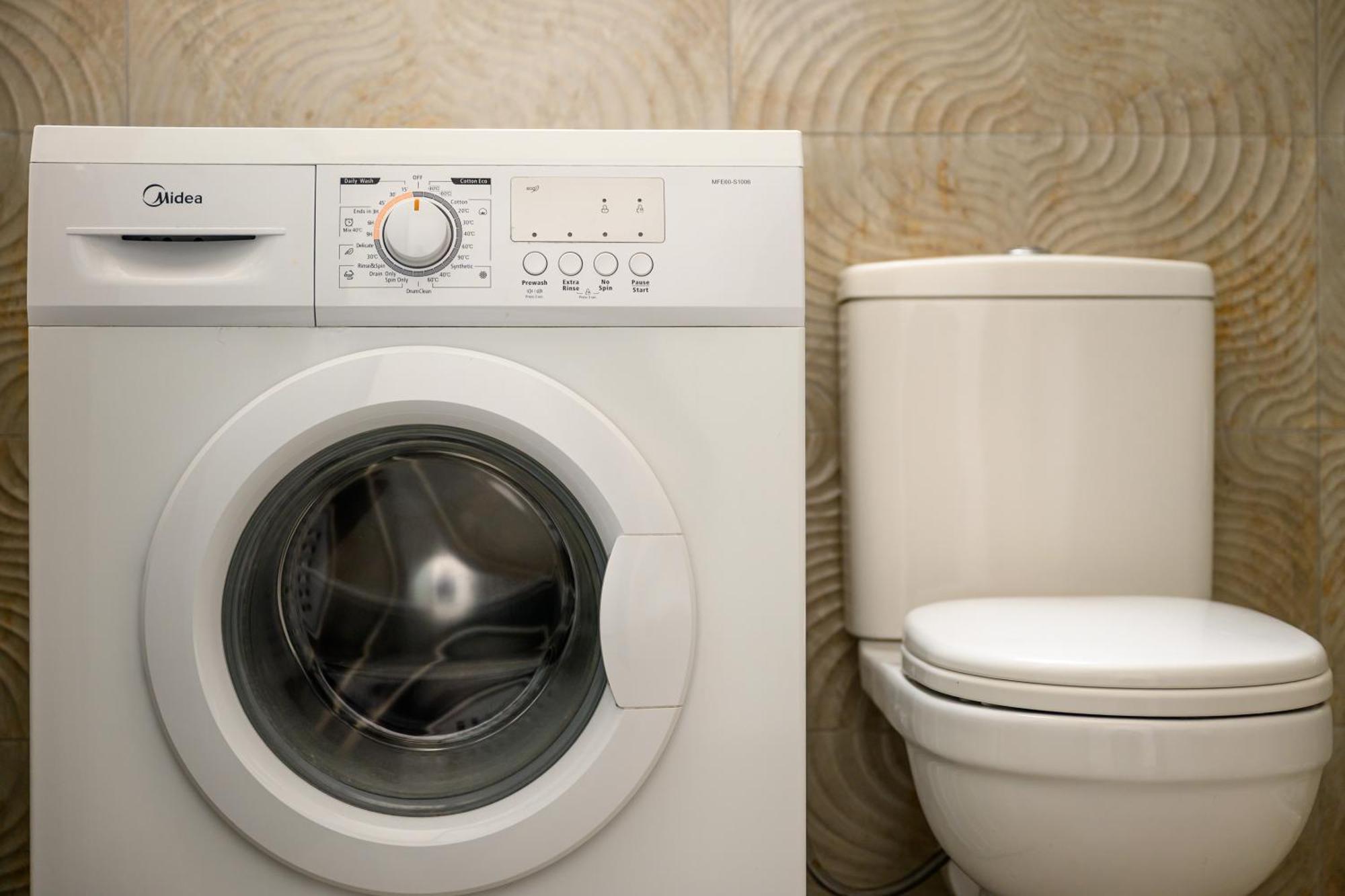 F11 Room 2, Private Room Two Single Beds Shared Bathroom In Shared Flat 음시다 외부 사진