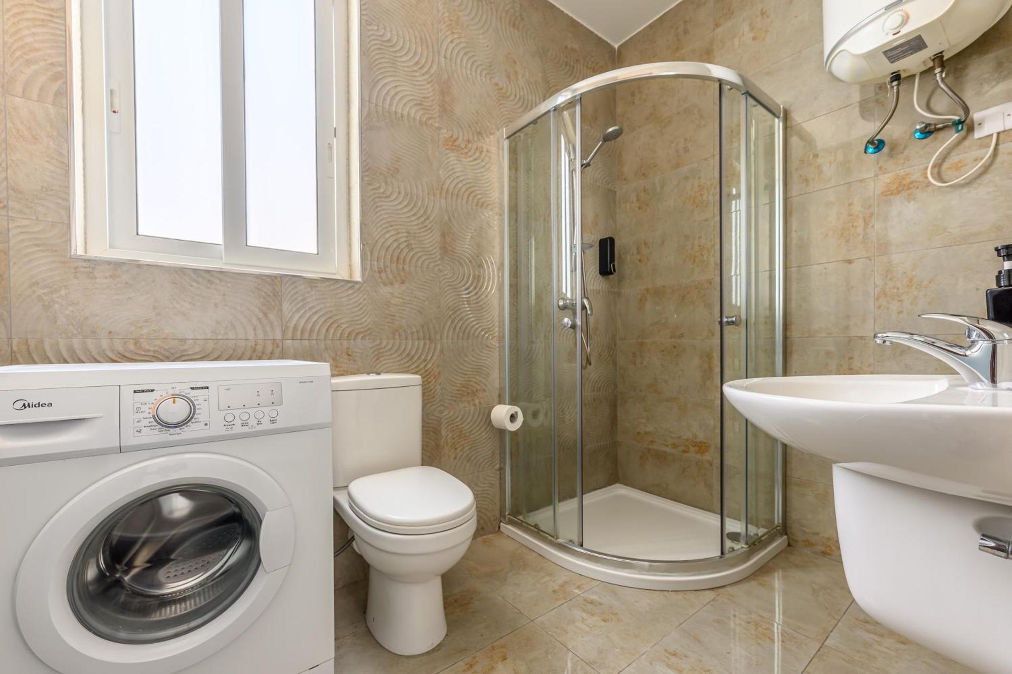 F11 Room 2, Private Room Two Single Beds Shared Bathroom In Shared Flat 음시다 외부 사진