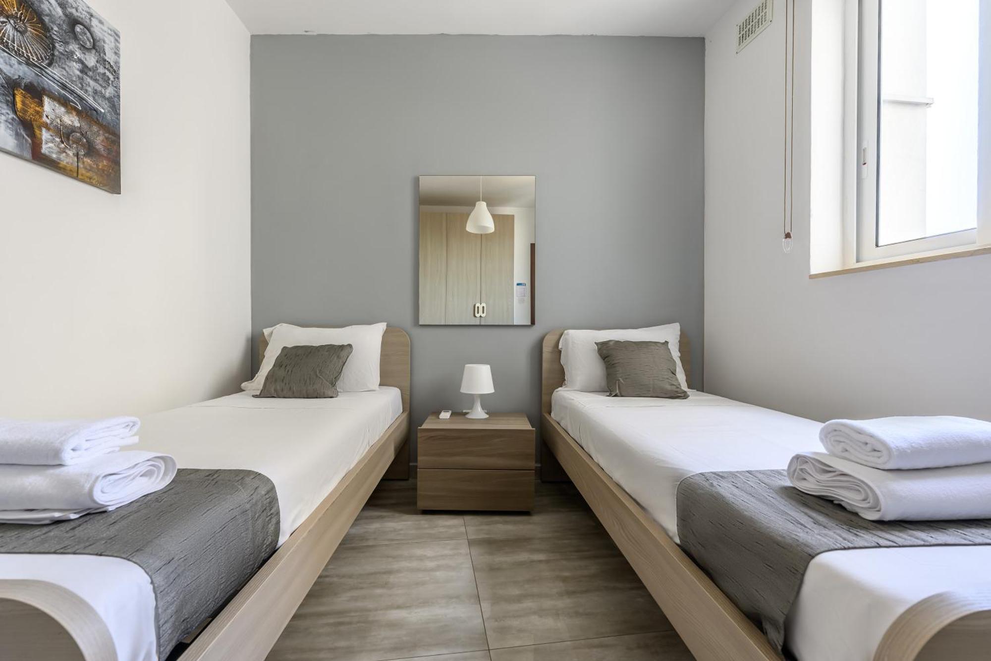 F11 Room 2, Private Room Two Single Beds Shared Bathroom In Shared Flat 음시다 외부 사진