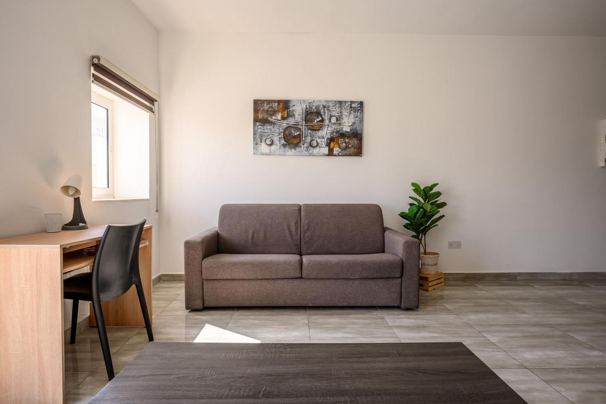 F11 Room 2, Private Room Two Single Beds Shared Bathroom In Shared Flat 음시다 외부 사진
