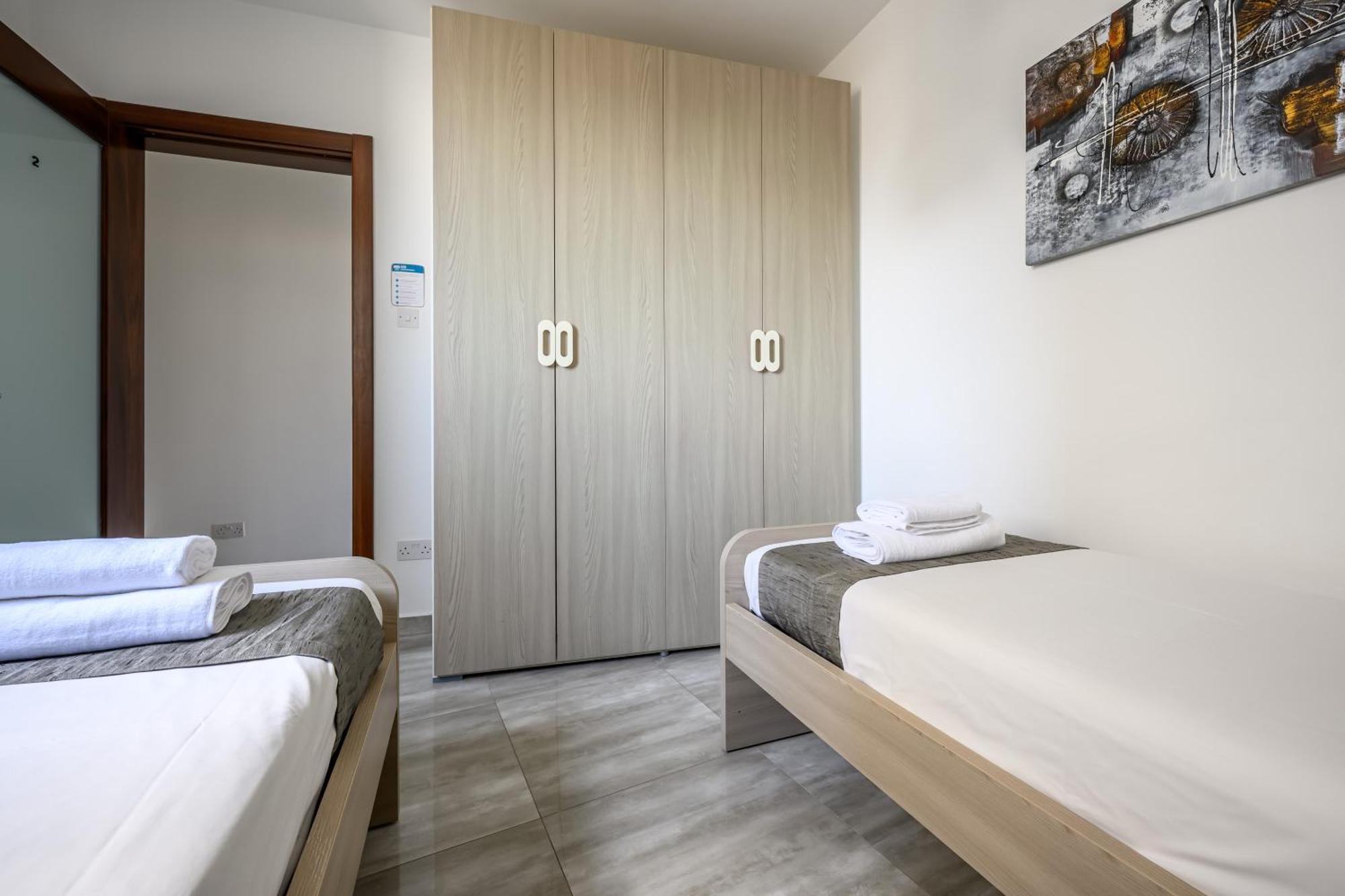 F11 Room 2, Private Room Two Single Beds Shared Bathroom In Shared Flat 음시다 외부 사진