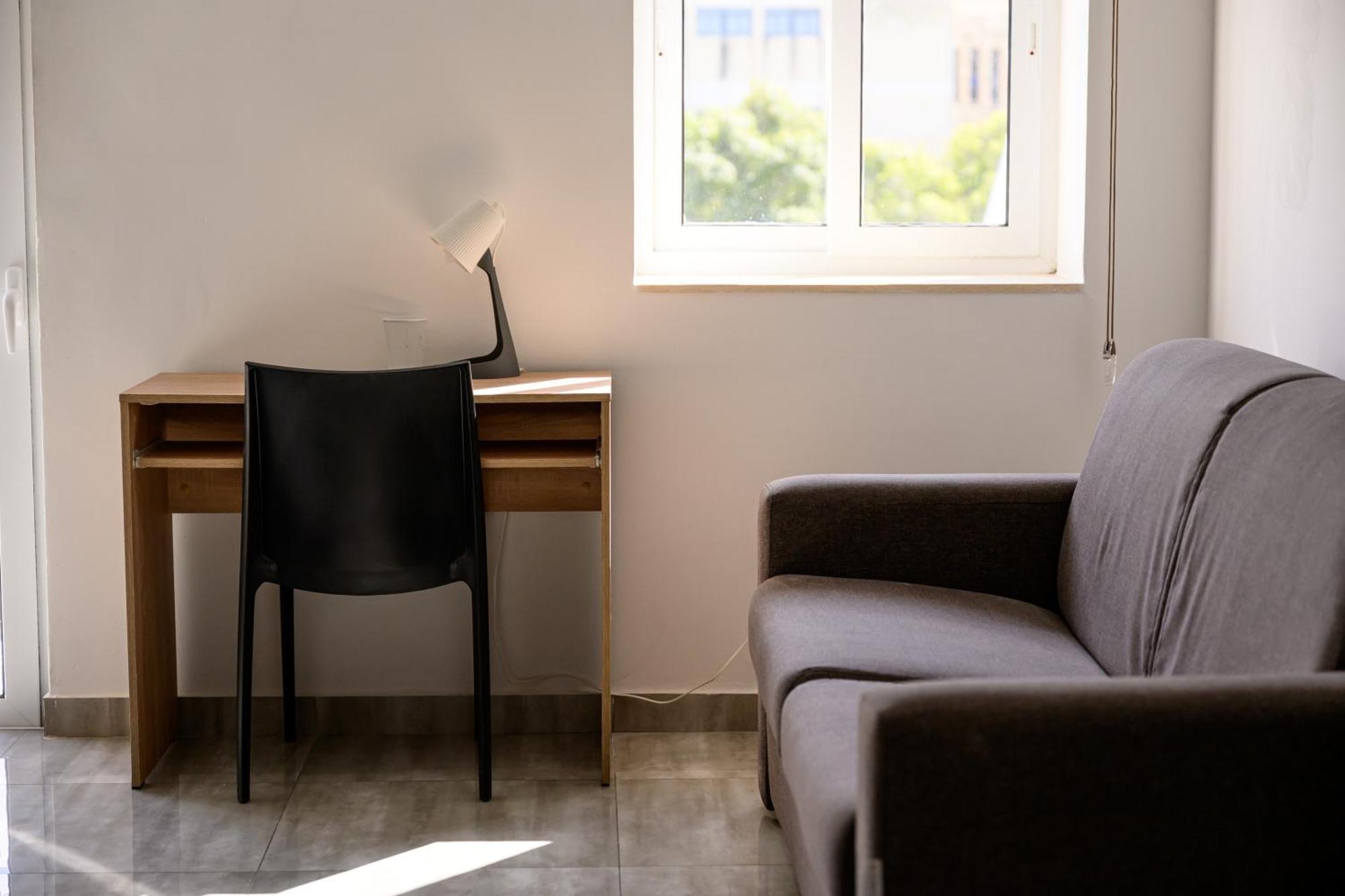 F11 Room 2, Private Room Two Single Beds Shared Bathroom In Shared Flat 음시다 외부 사진